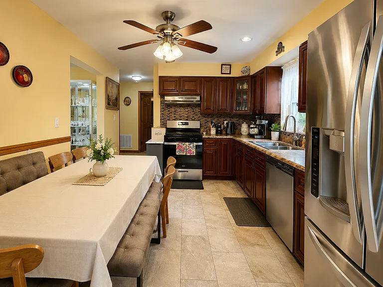 37 Irving Pl — Photo 6