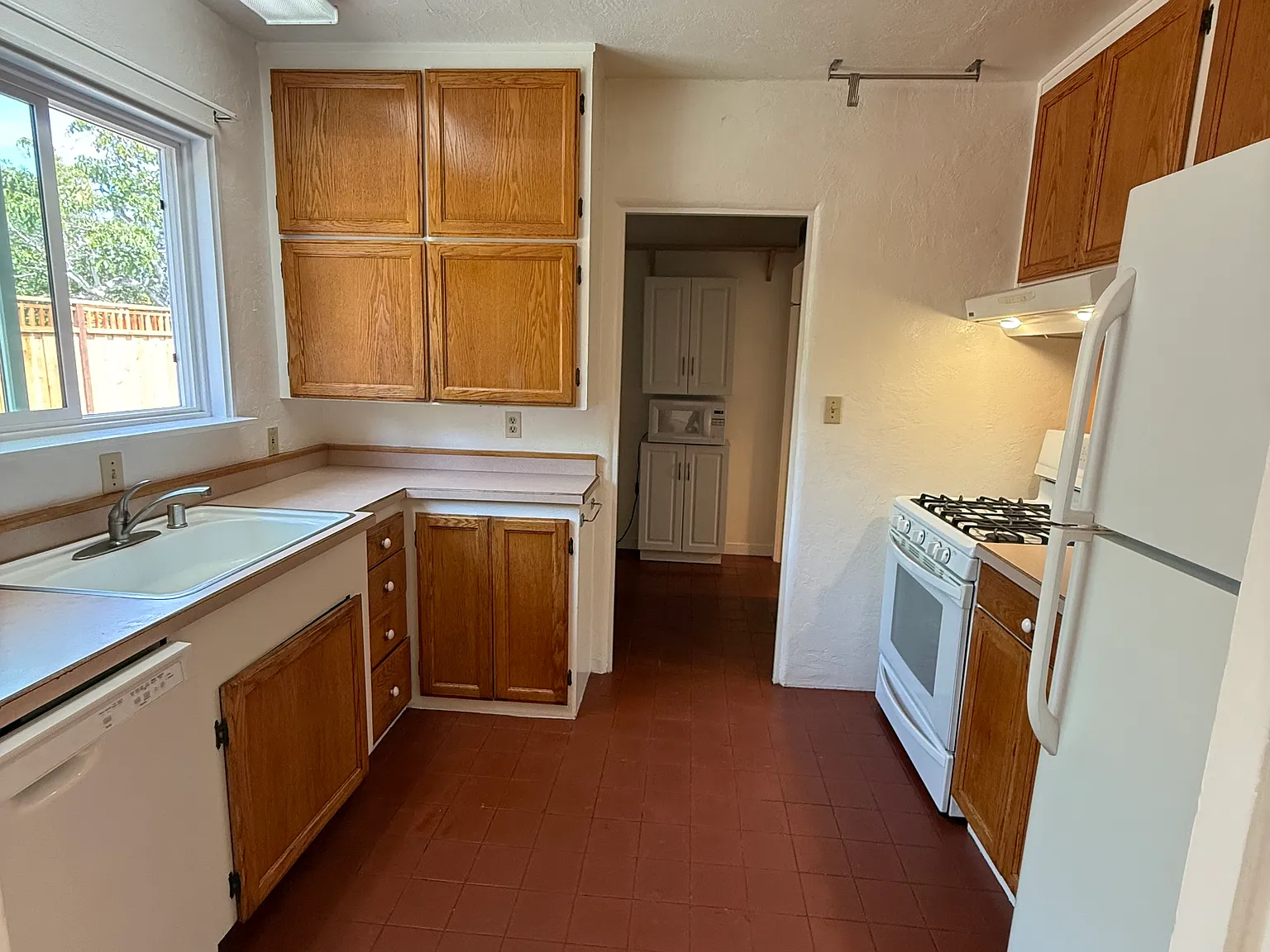 2 bed, 865 sqft, $3,700 — Photo 3