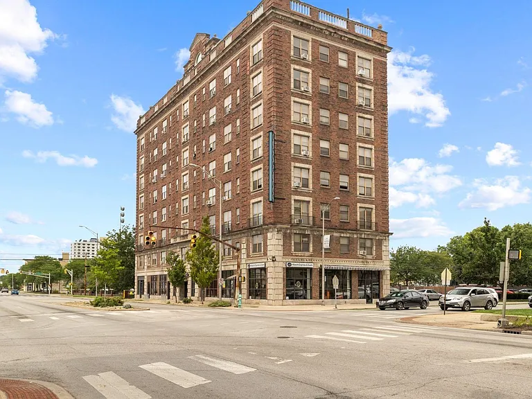 Piccadilly Apartments — Photo 6