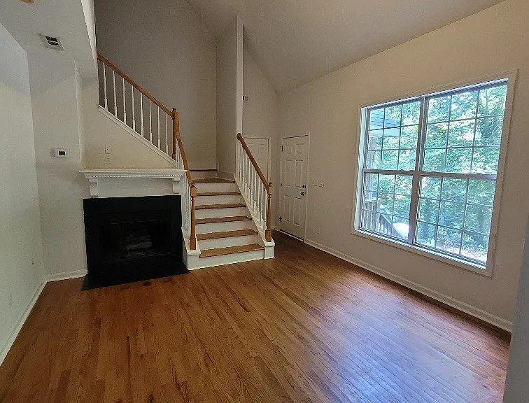 315 Robin Hood Rd — Photo 2