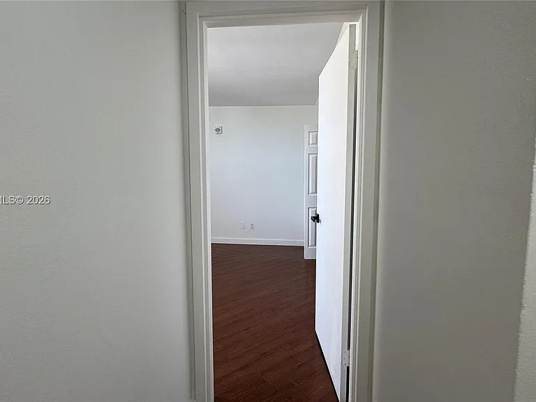 2020 NE 135th St #810 — Photo 16