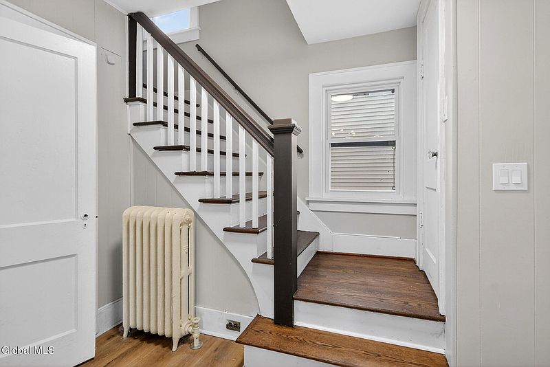5th image of 32 Eileen Street