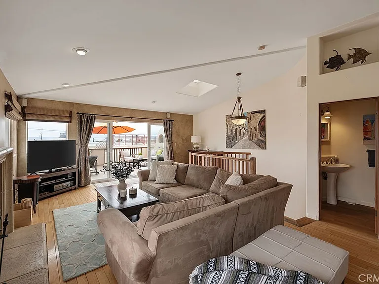 817 Monterey Blvd — Photo 3