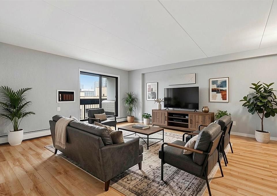 1st image of 735 N 12th Ave SW #904