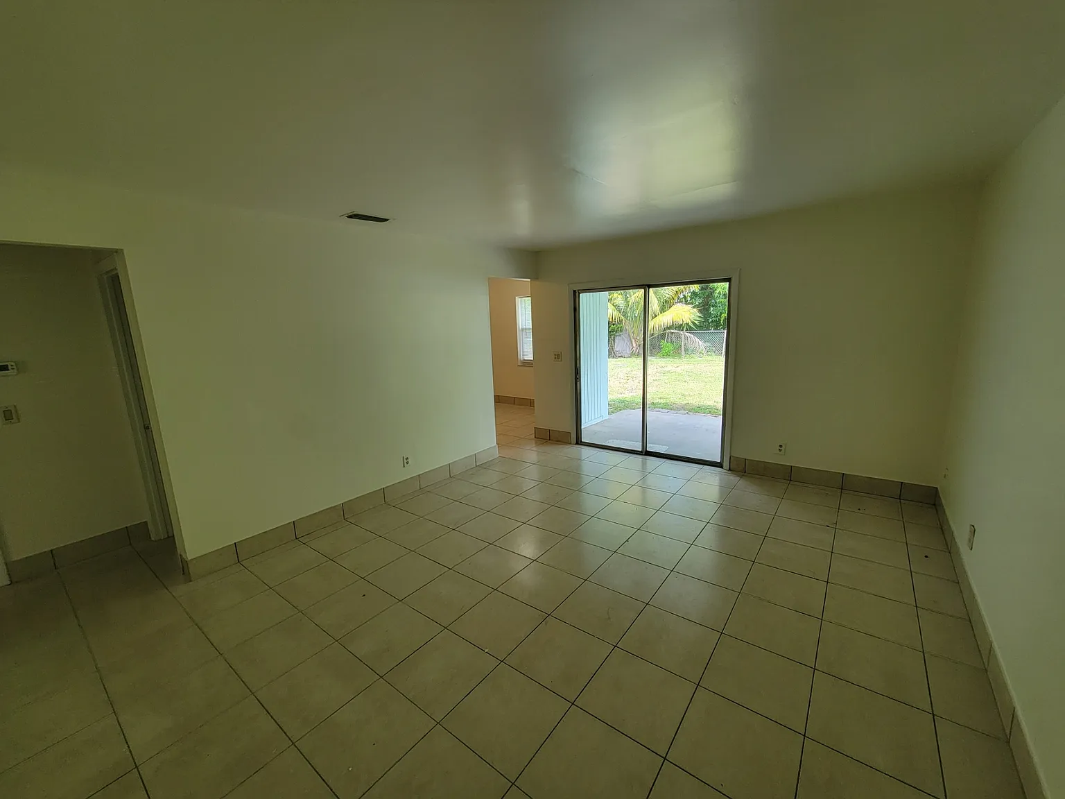 2 bed, 1.5 bath, 888 sqft, $1,900 — Photo 3