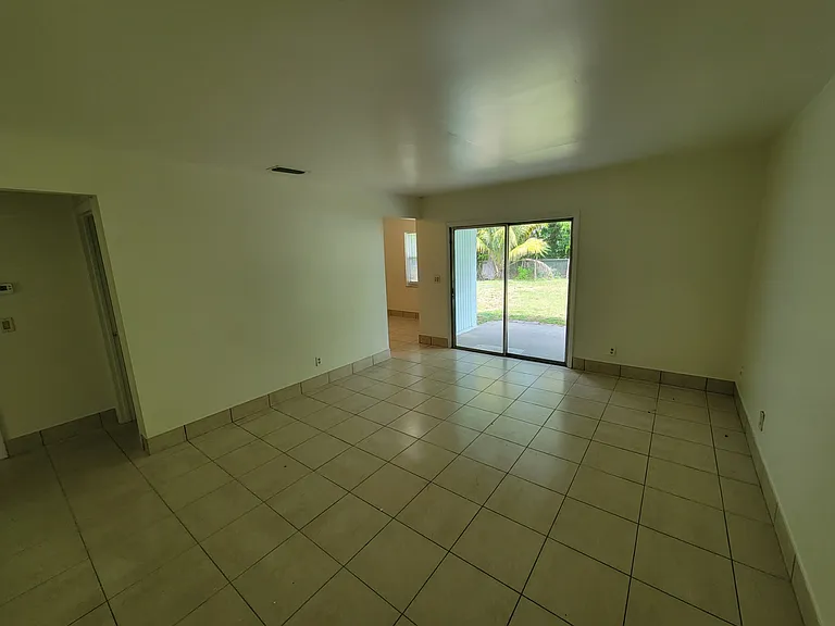 3419 SE Iris St — Photo 3