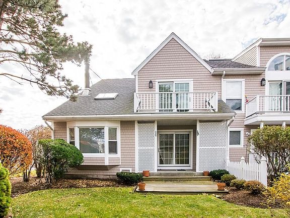 2nd image of 34 Whaler Ln