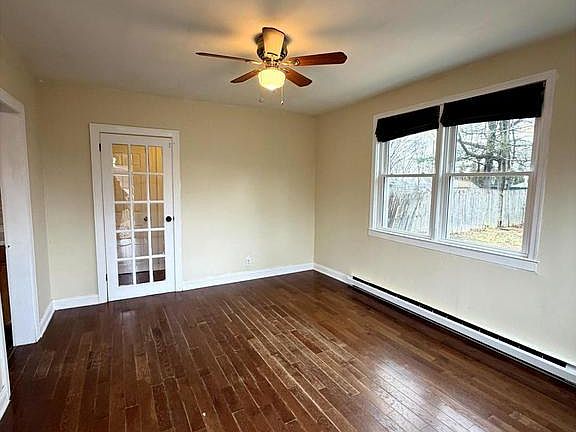 3rd image of 403 Denver Ct