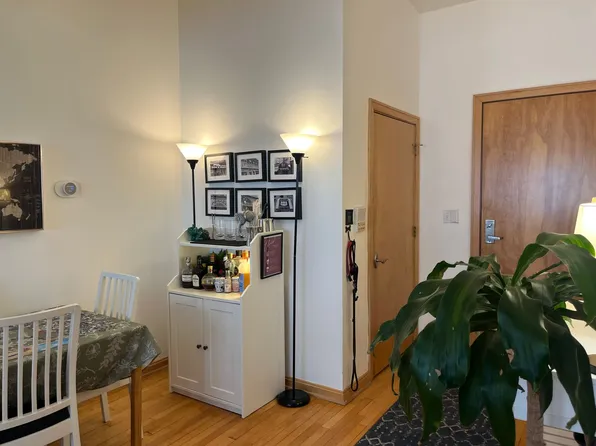 624 E. Ogden Ave, 624 E Ogden Ave APT 401, Milwaukee, WI 53202
