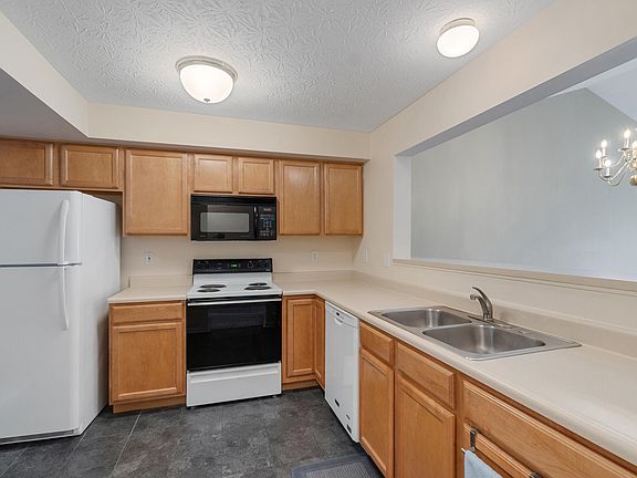 3rd image of 7455 Ridge Edge Ct APT H