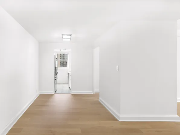 300 East 57th Street image 5 of 13