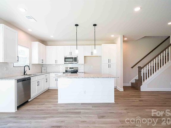 4th image of 620 Smith St #A