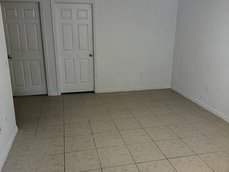 9721 N Armenia Ave — Photo 7