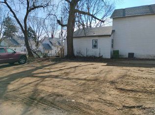 913 S 5th St, Clinton, IA 52732