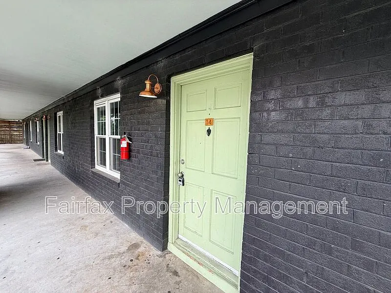 1 bed, 1.0 bath, 550 sqft, $895 — Photo 2