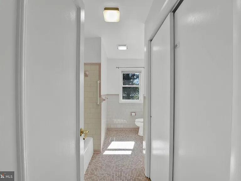 810 Wisteria Dr — Photo 23