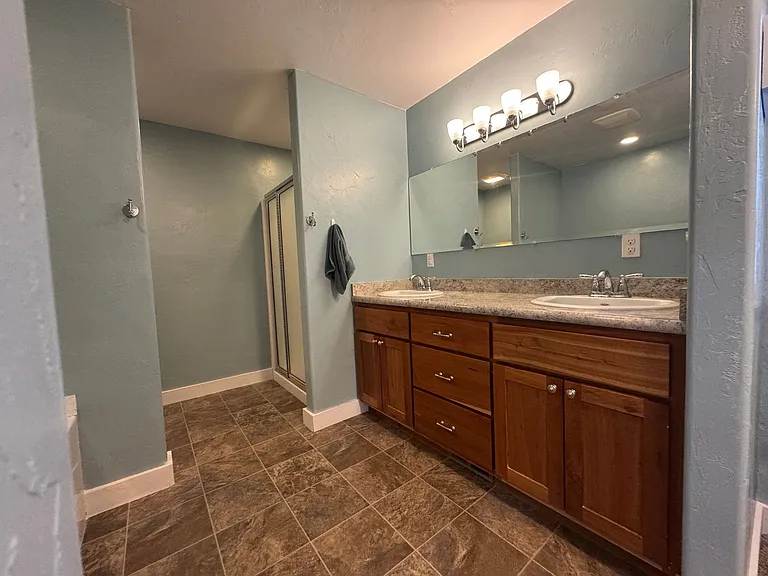 1705 E Glacier St — Photo 13