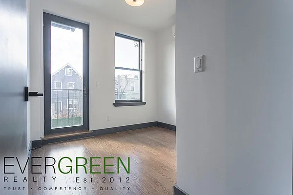 Rented by Evergreen Apartments BK | media 11
