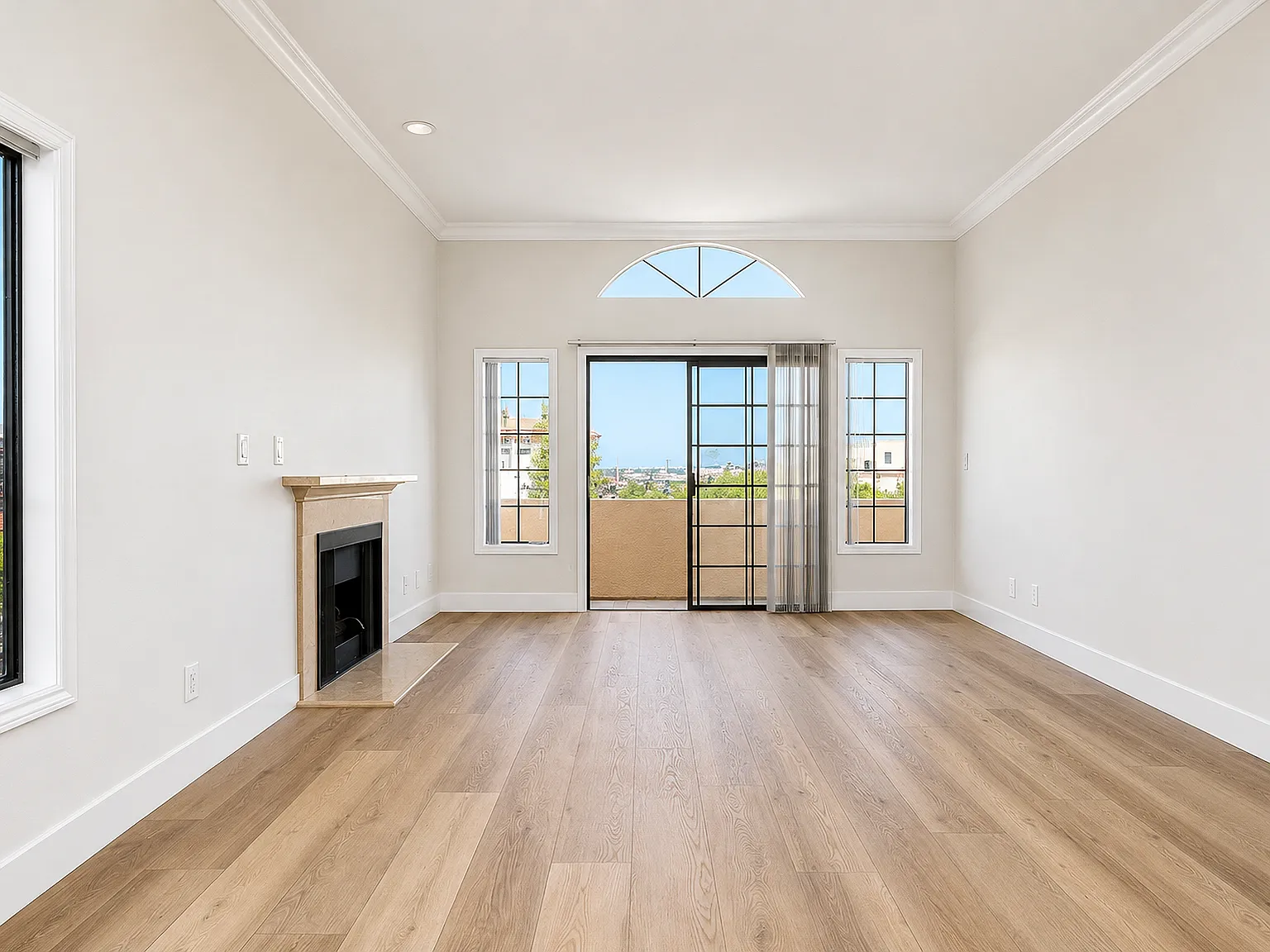 2 bed, 1000 sqft, $3,595 — Photo 3