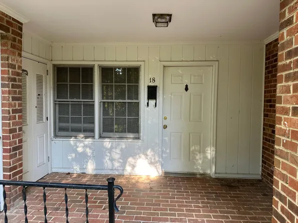 1900-04 Canterbury Court Apartments