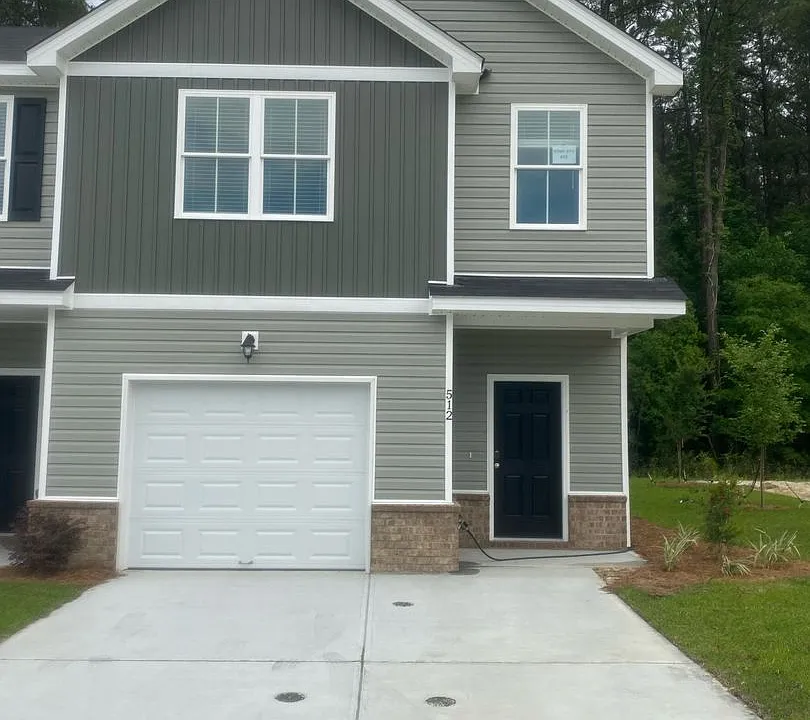 512 Governor Treutlen Cir
