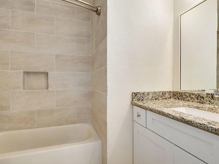 4624 San Jacinto St #B — Photo 4