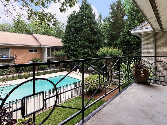 2nd image of 1240 Woodland Ave NE APT 6