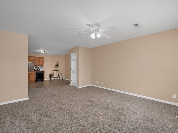 3rd image of 113 Maureen Dr