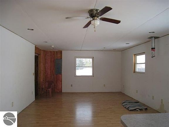 5th image of 9041 SE Donathan Rd