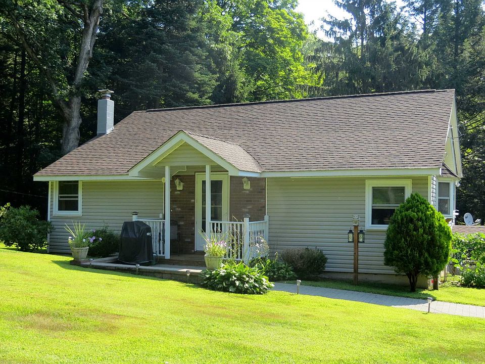 1st image of 60 Willow Ln