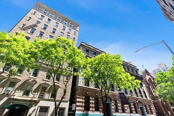 Sold by Compass | media 1