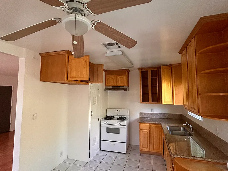 5935 Buffalo Ave — Photo 2