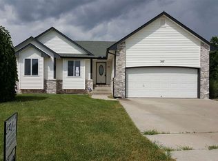 317 W Willow Ct, Goddard, KS 67052