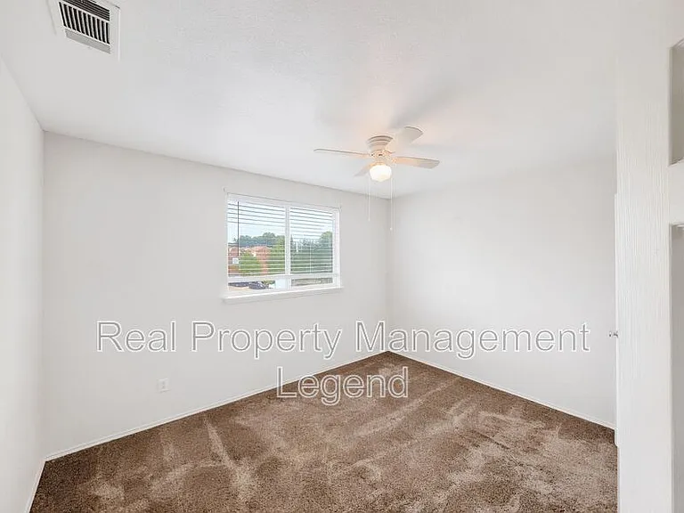 3211 Roundtree Ln — Photo 17
