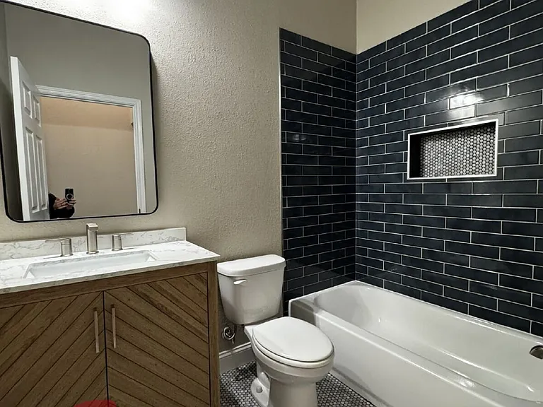 939 W Frey St — Photo 10
