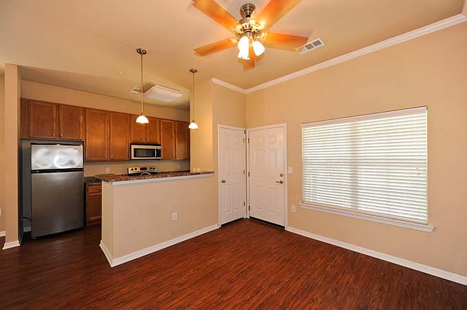 1st image of 1111 Fountain Lake Dr