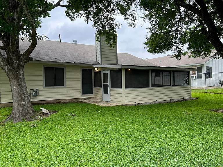 8214 Spring Town St — Photo 18