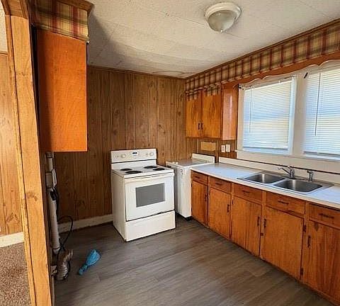 5th image of 701 Betty St