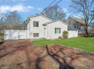 78 Woodlawn Rd, Rocky Point, NY 11778