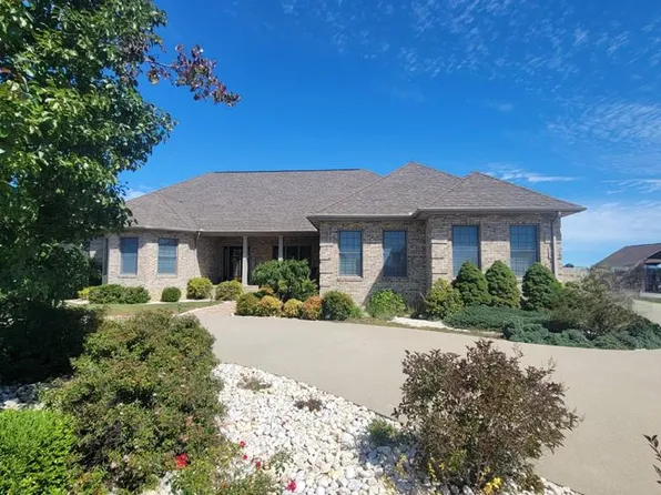 1119 Crestwood Dr, Prestonsburg, KY 41653