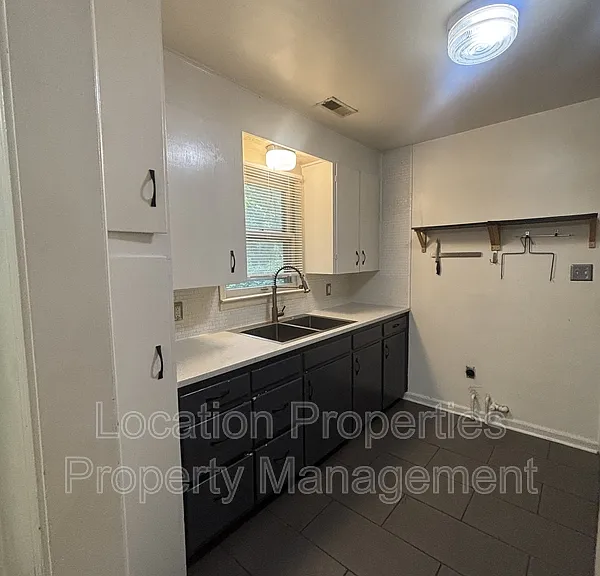 326 E 19th St — Photo 10