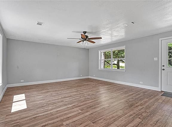 4th image of 710 Tampa St