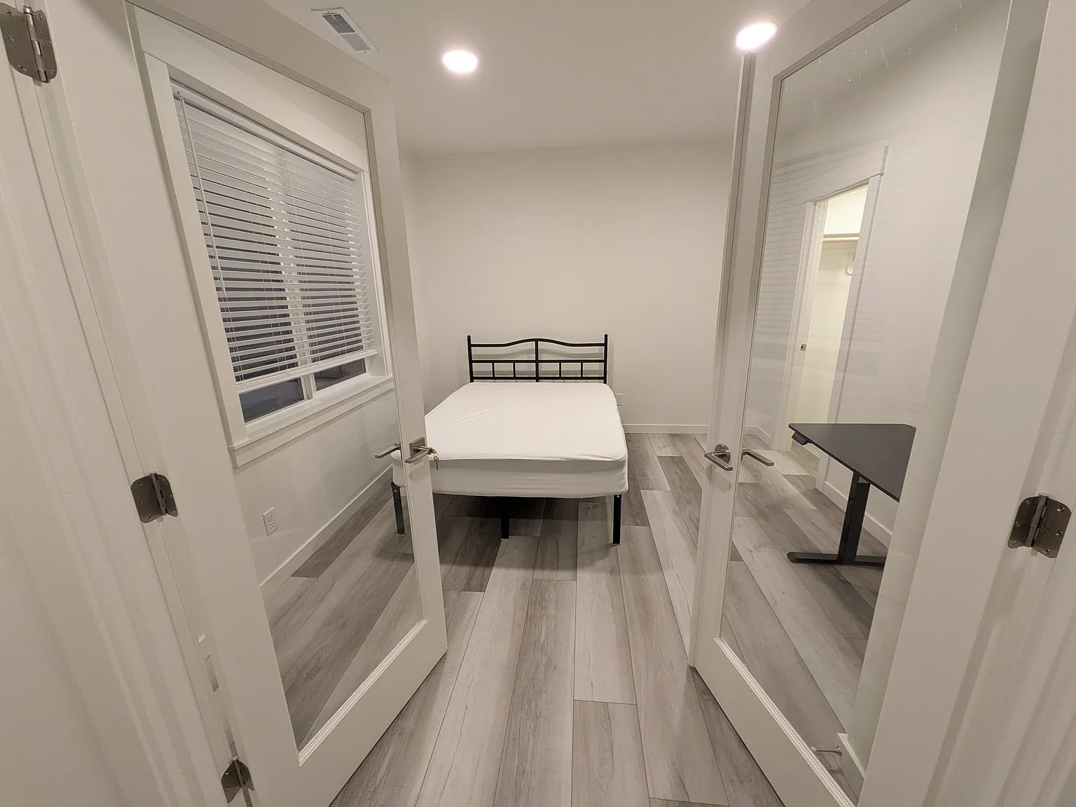 5 bed, 2211 sqft, $850 — Photo 1