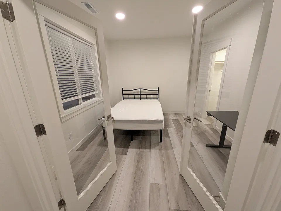 458 Topaz St #1