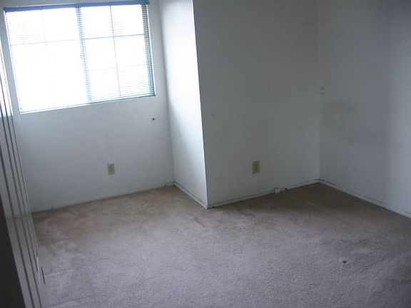 3rd image of 13764 Bennington Ct