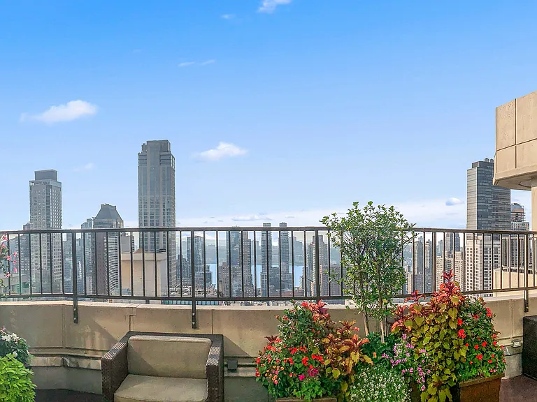 30 W 63rd St #6T — Photo 7