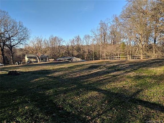 4th image of 2109 Hemlock Ave