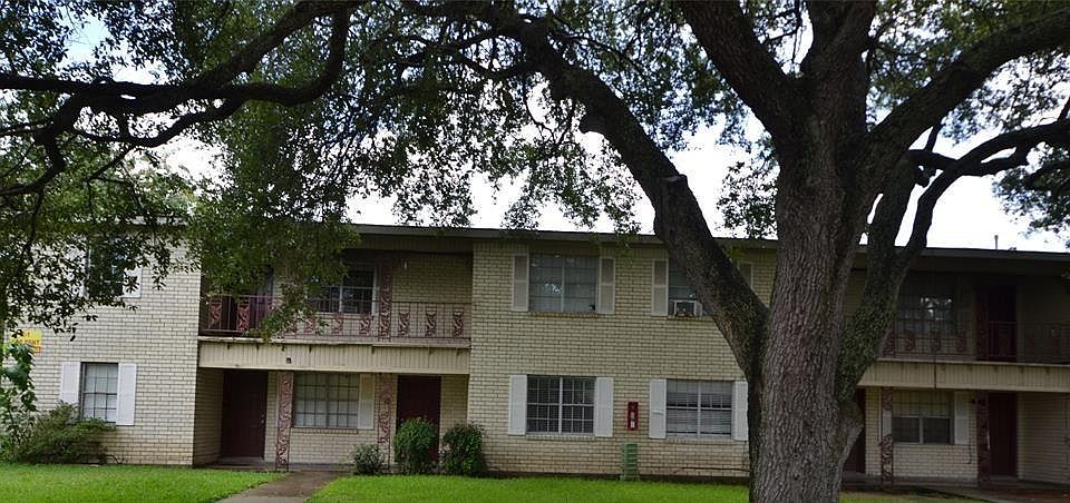 1st image of 1867 Florida Dr #38