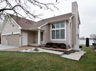 112 Candlewick Dr SE, Poplar Grove, IL 61065