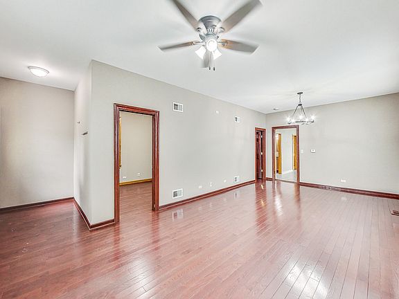 4th image of 4947 S Komensky Ave